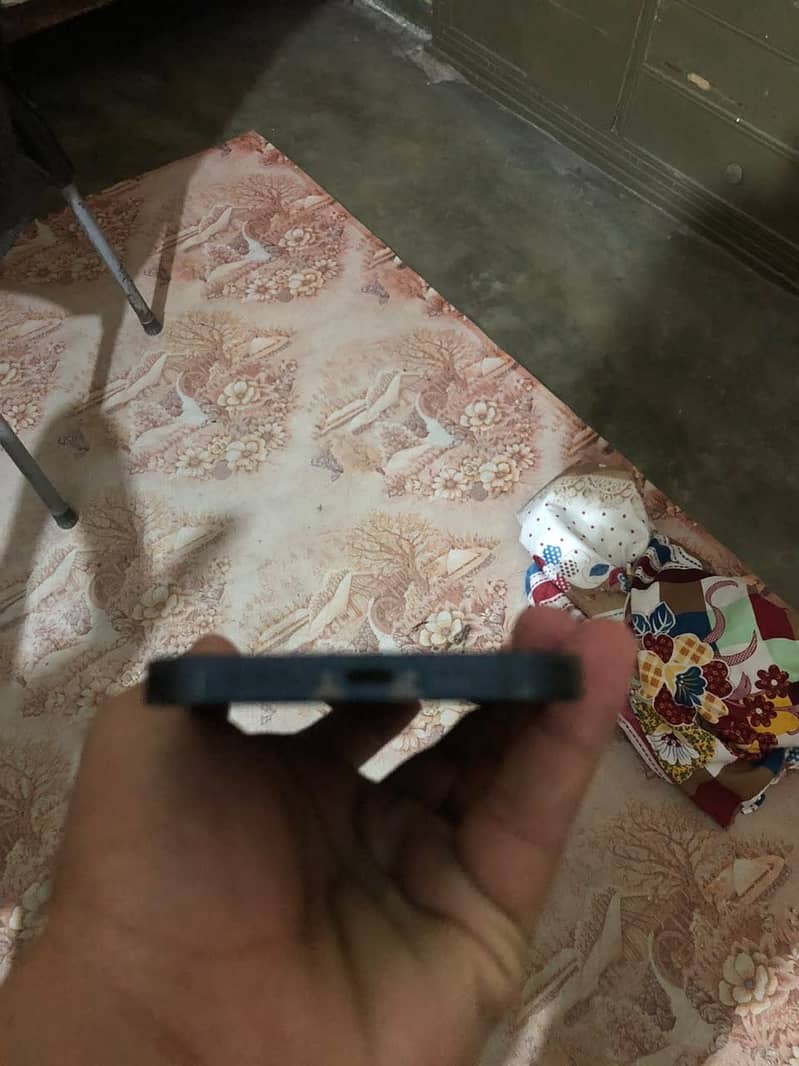 Apple iPhone 13 2