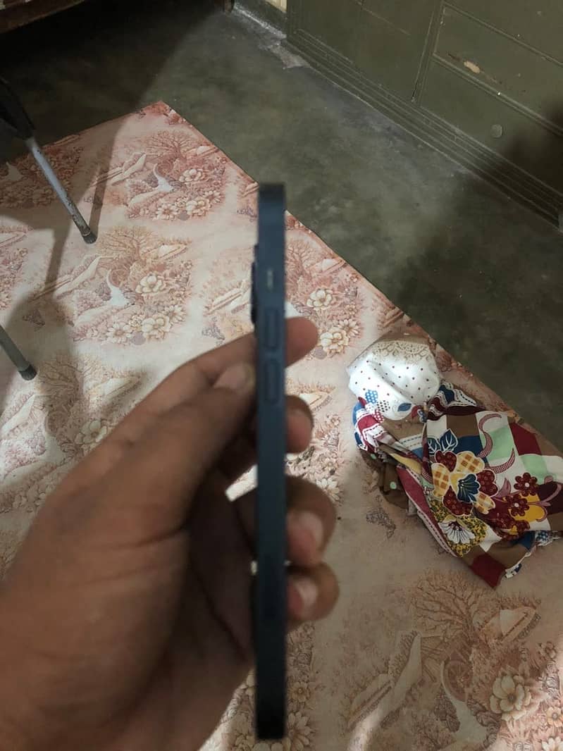 Apple iPhone 13 4