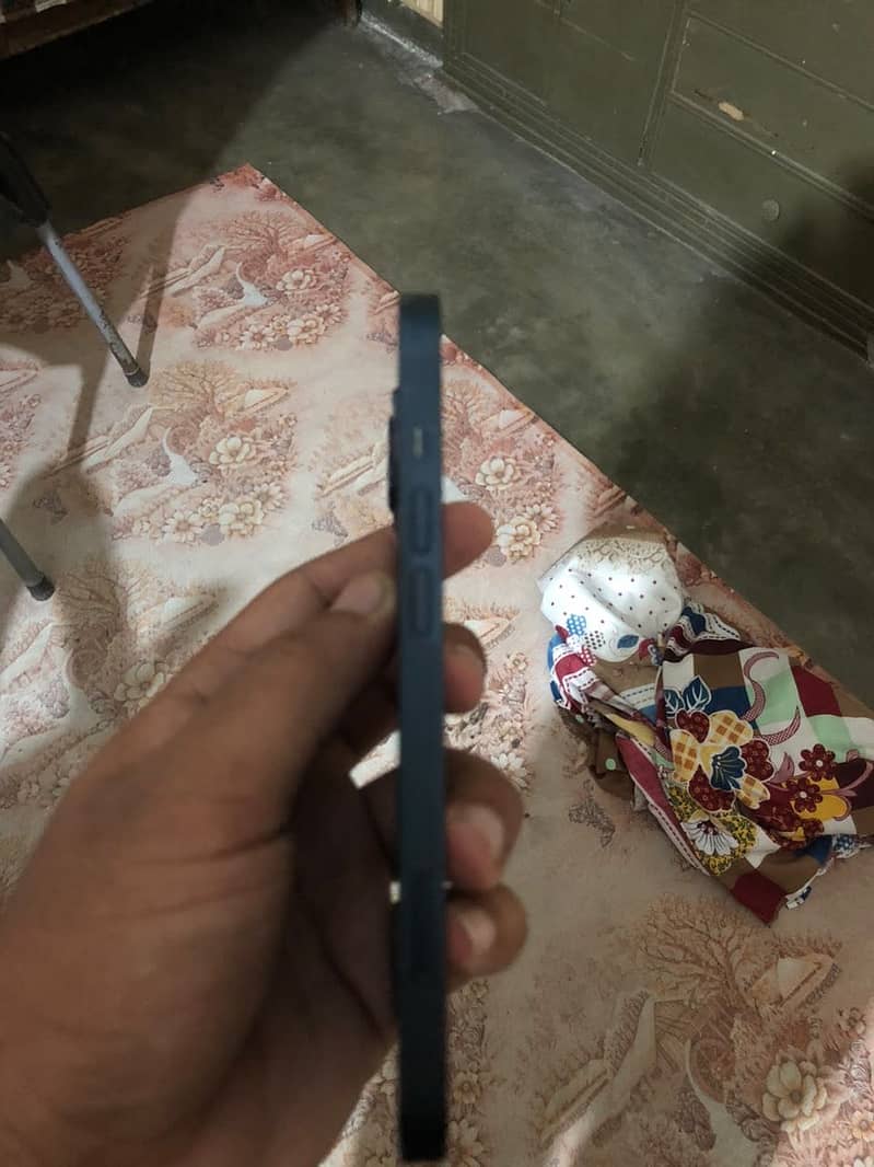 Apple iPhone 13 7