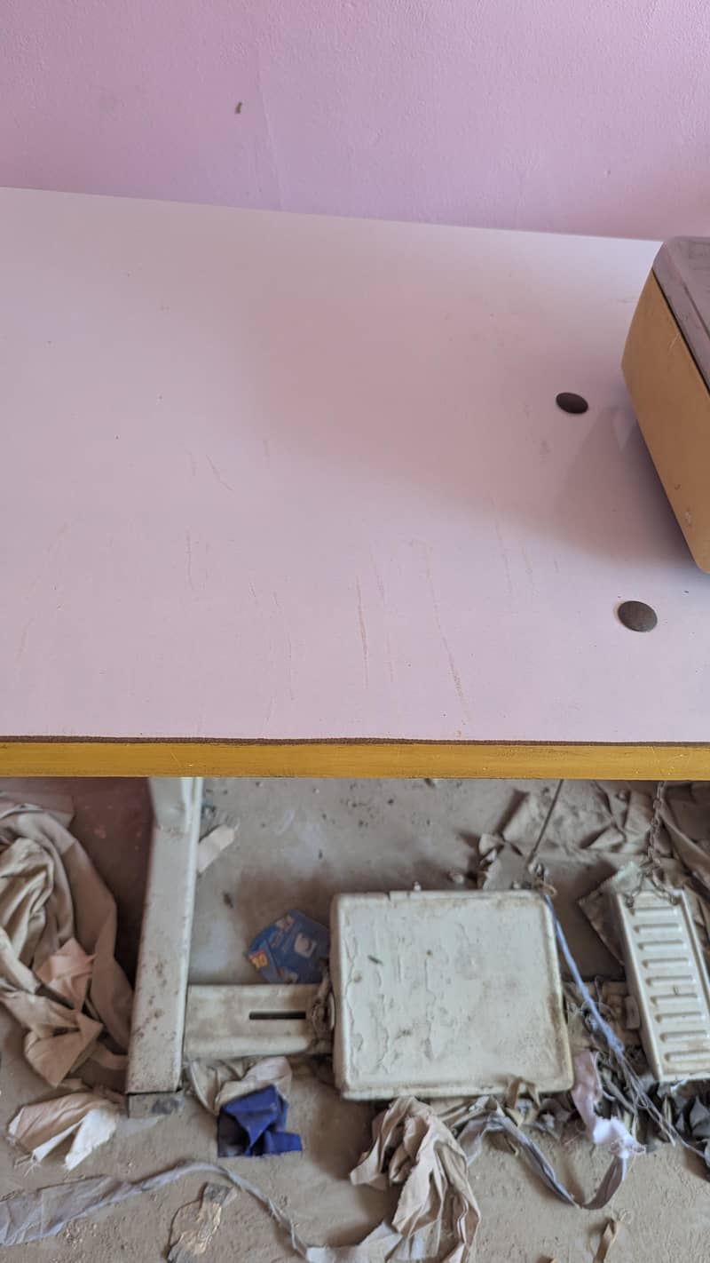 Sewing machine/overlock/peekO machine 1