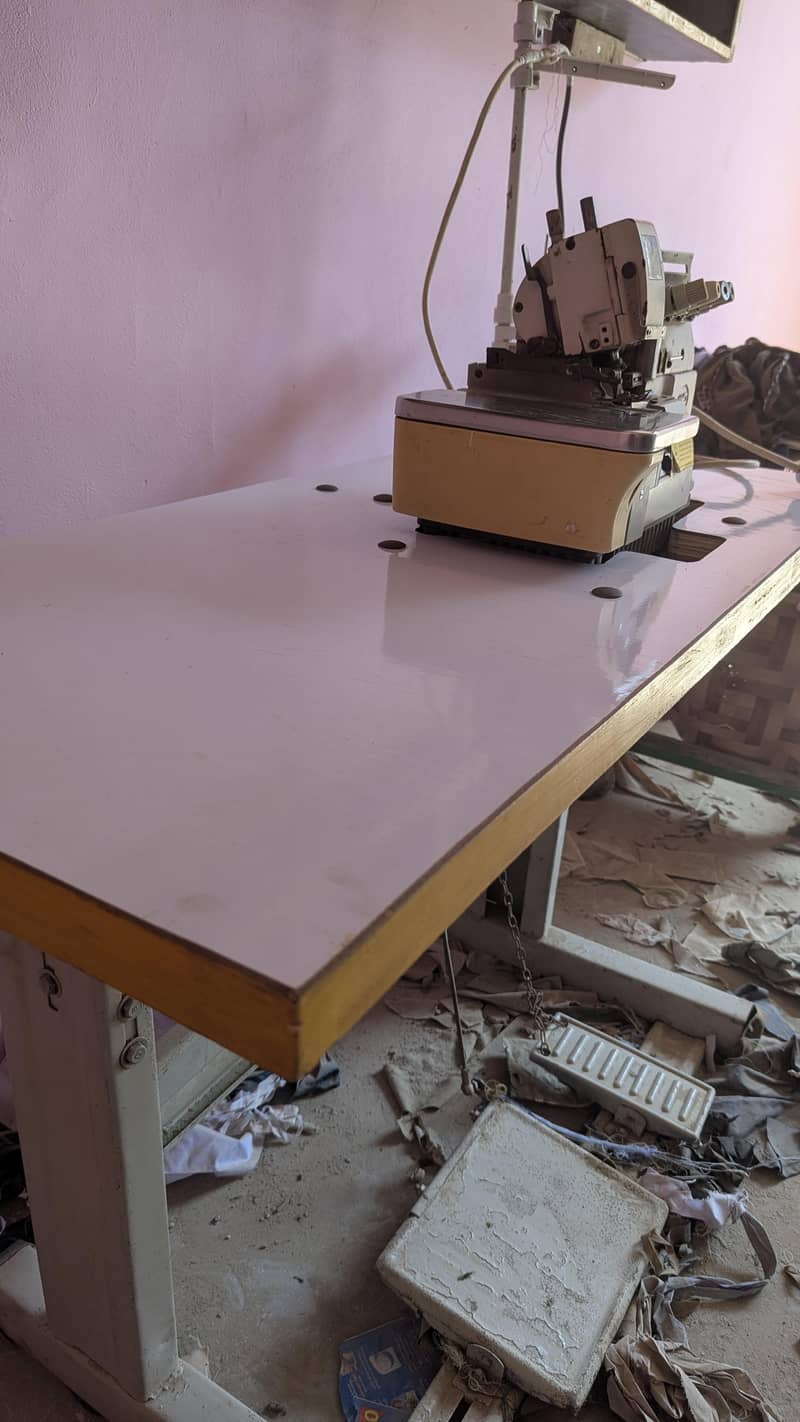 Sewing machine/overlock/peekO machine 2