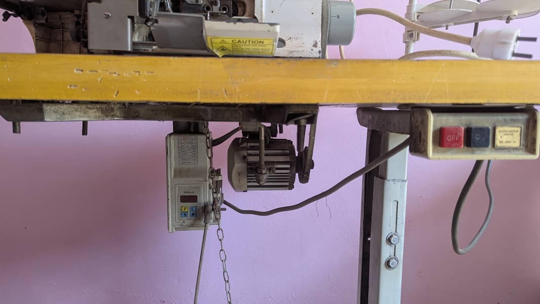 Sewing machine/overlock/peekO machine 6