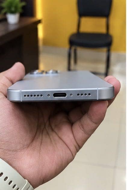 Apple iPhone 15 Pro Max 3