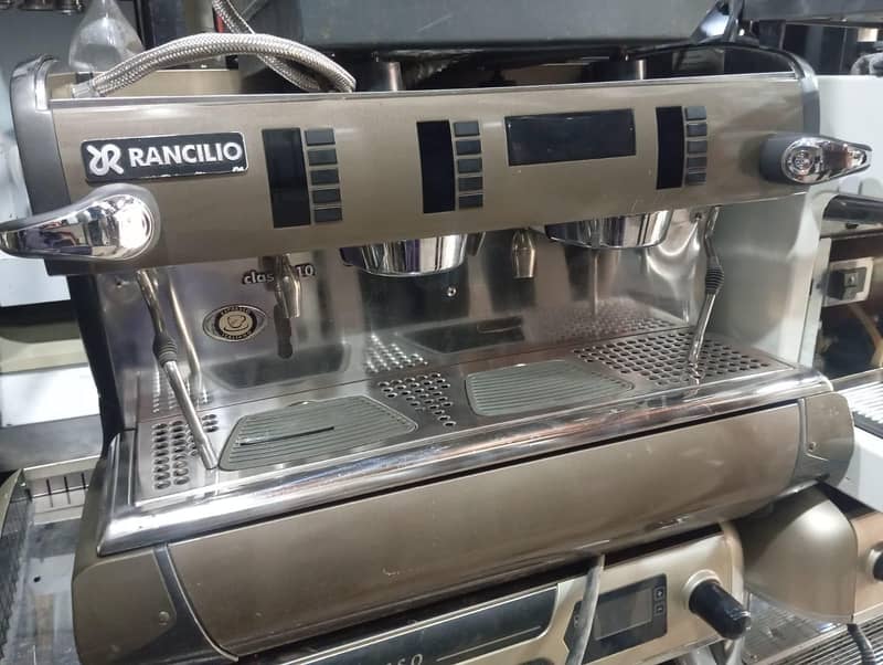 Coffee machine, small setup, Grinder, all equipment 10