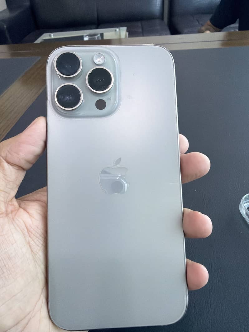 Apple iPhone 16 Pro Max 0