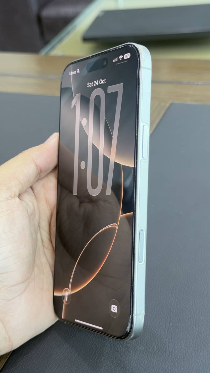 Apple iPhone 16 Pro Max 2