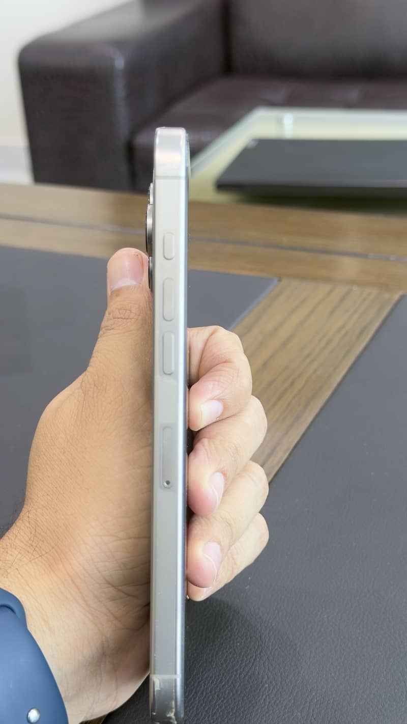 Apple iPhone 16 Pro Max 3