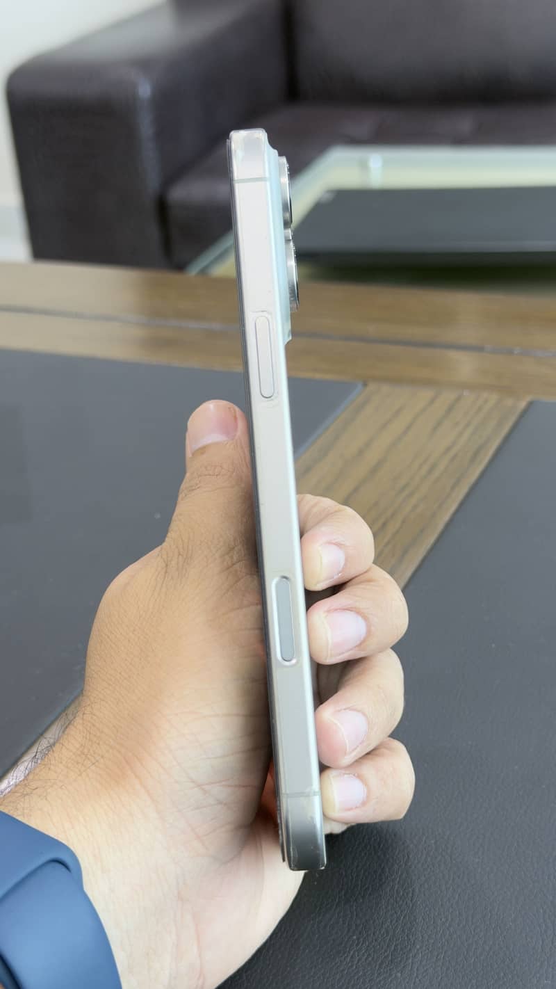 Apple iPhone 16 Pro Max 14