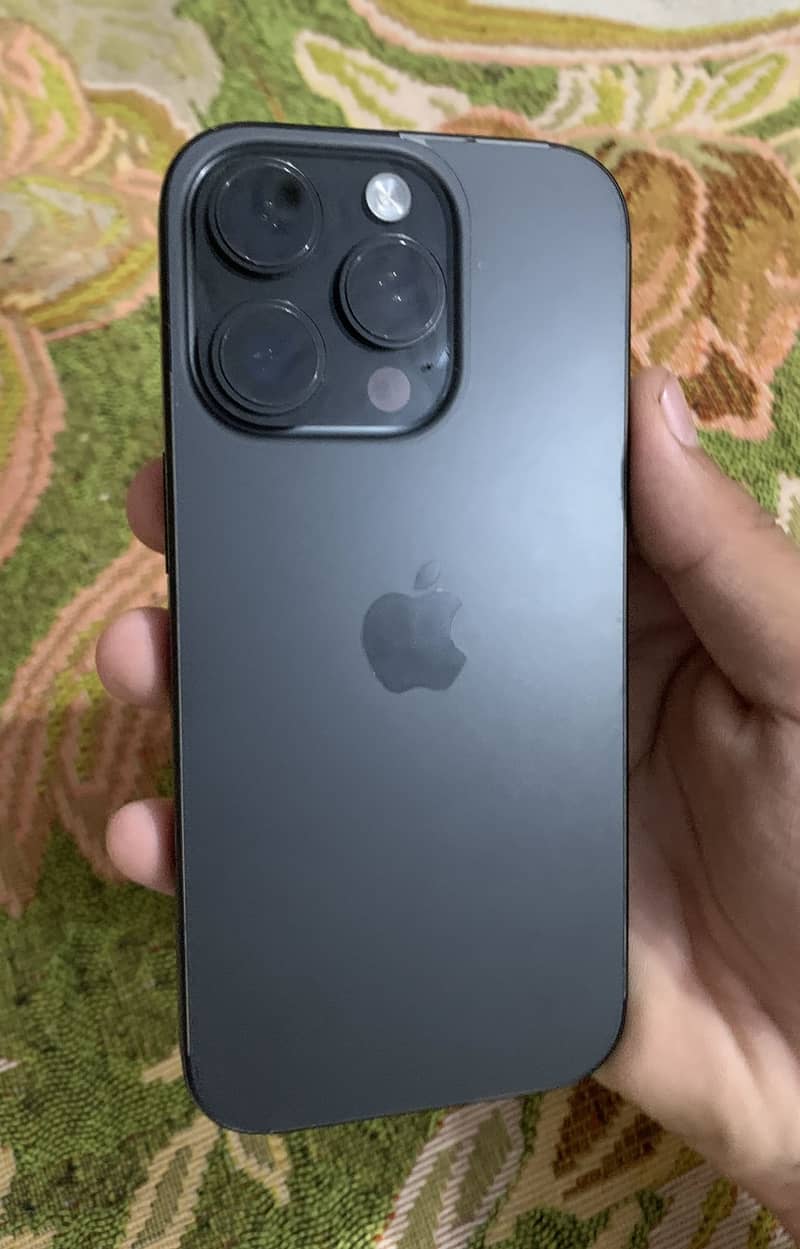 Apple iPhone 16 Pro 1