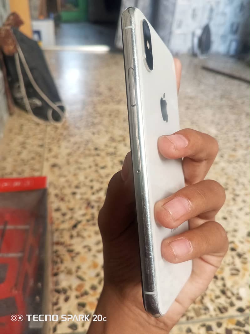 Apple iPhone XS 3