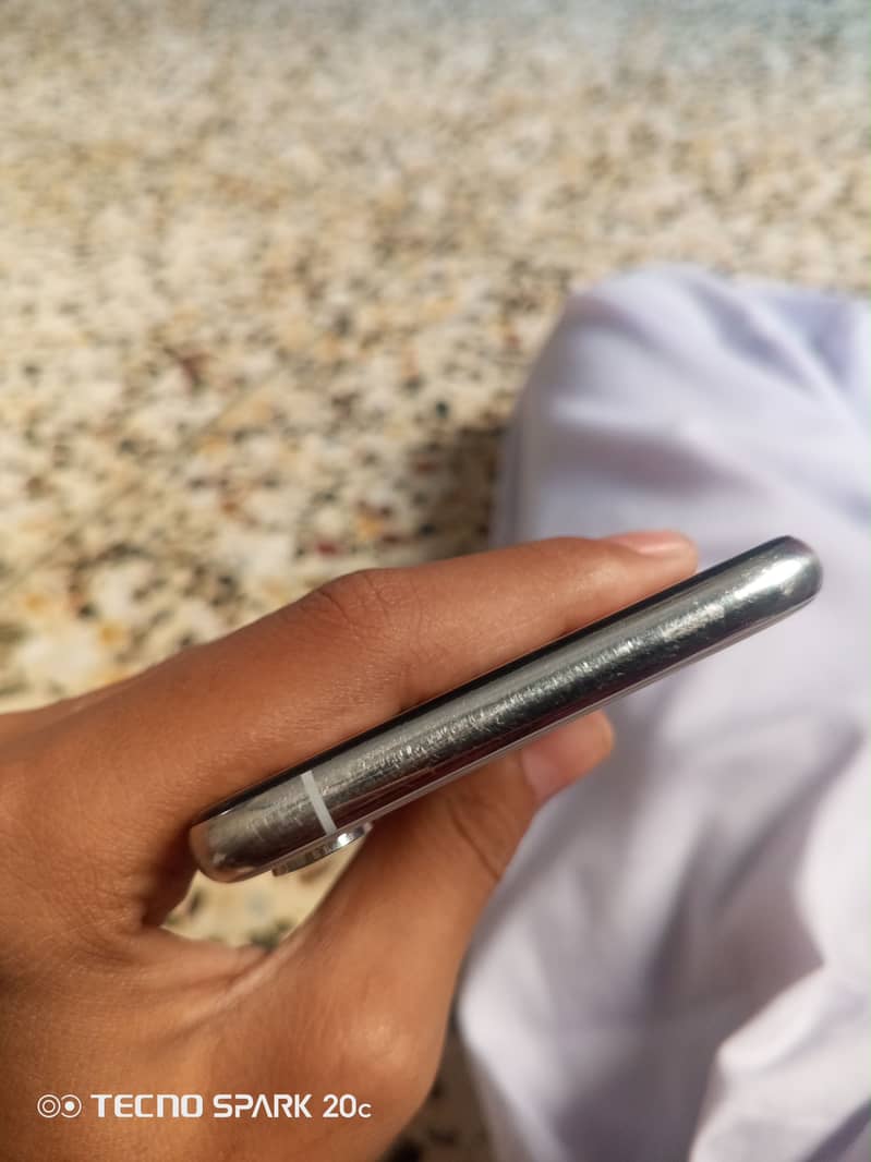 Apple iPhone XS 4