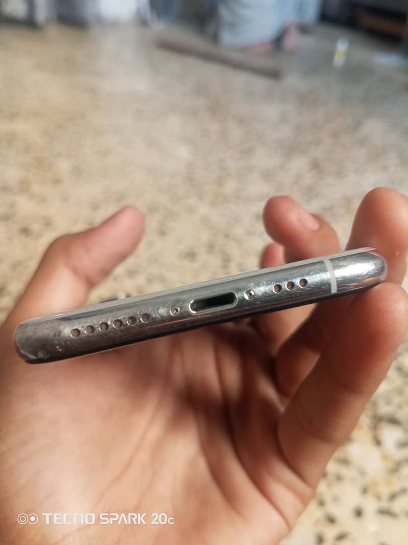 Apple iPhone XS 5