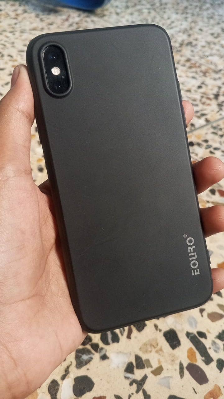 Apple iPhone XS 11