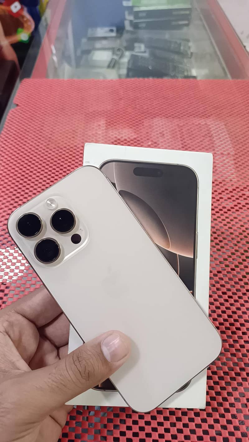 Apple iPhone 16 Pro 0
