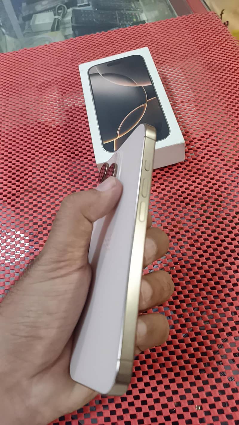 Apple iPhone 16 Pro 1