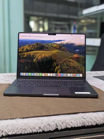 MacBook m3 pro 18 gb ram 512gb ssd