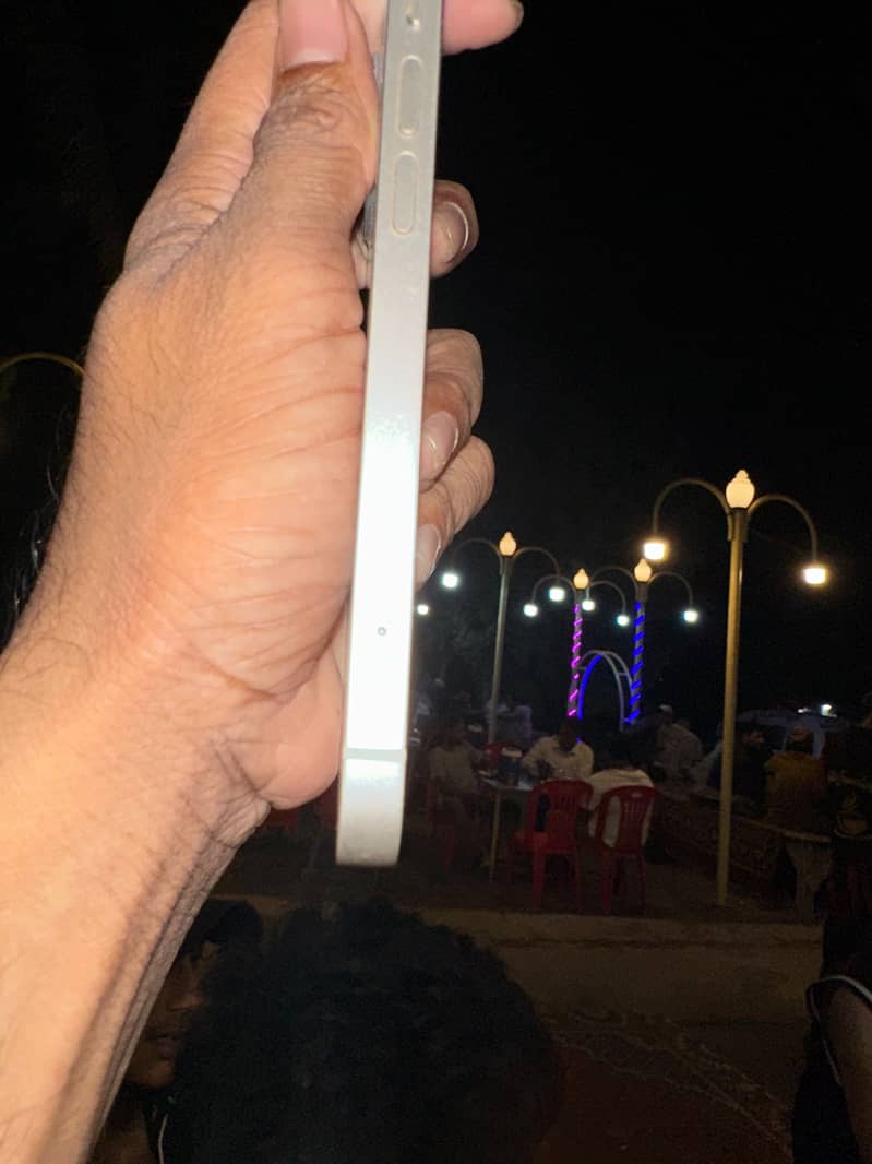 Apple iPhone 13 2