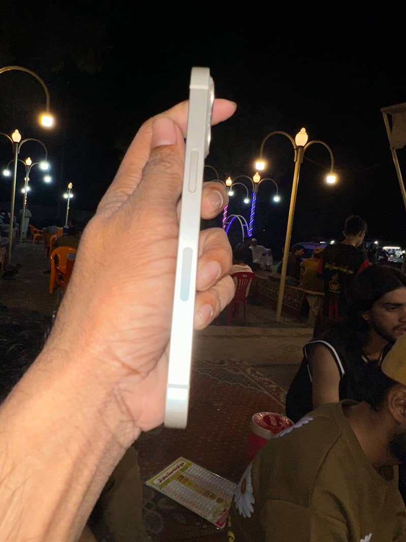 Apple iPhone 13 5