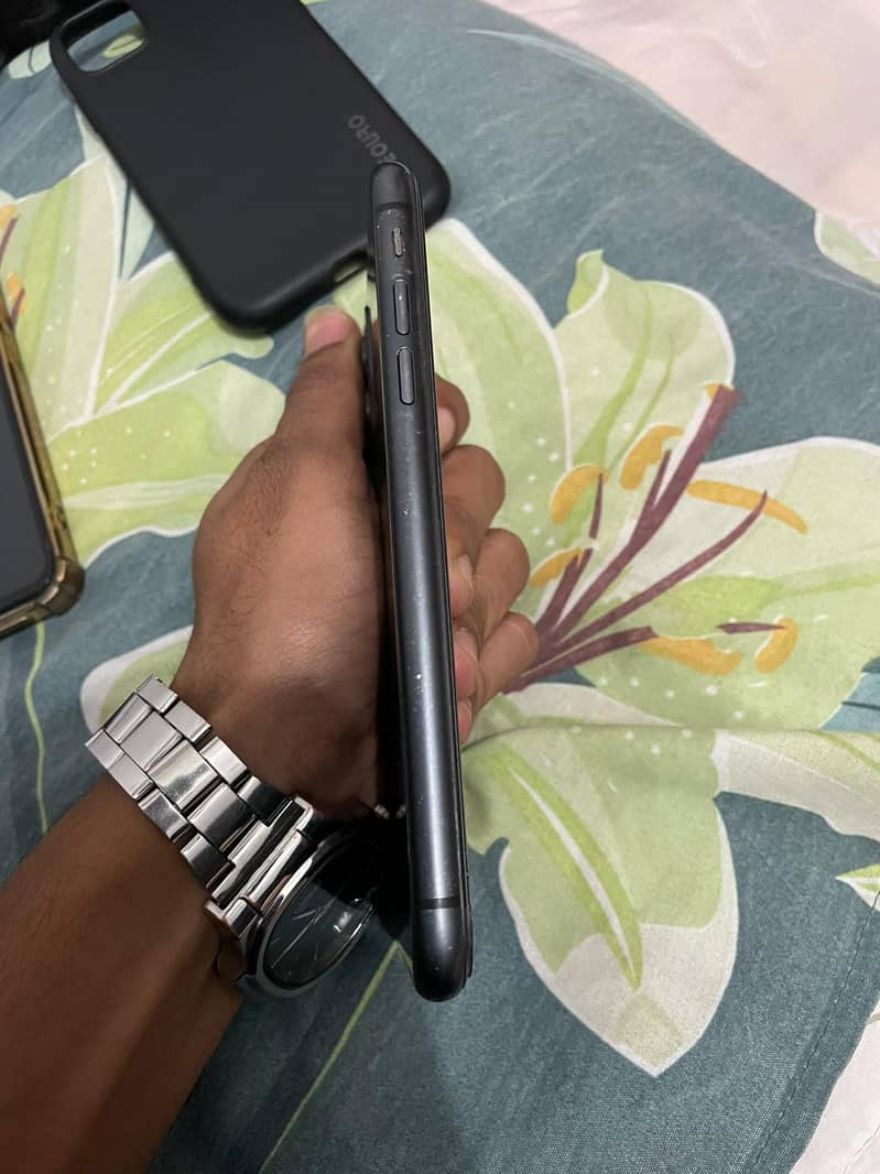 Apple iPhone 11 3