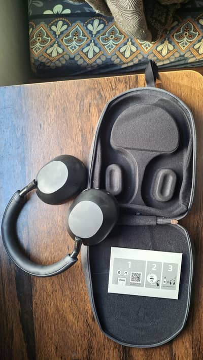 Sony XM5 headphones
