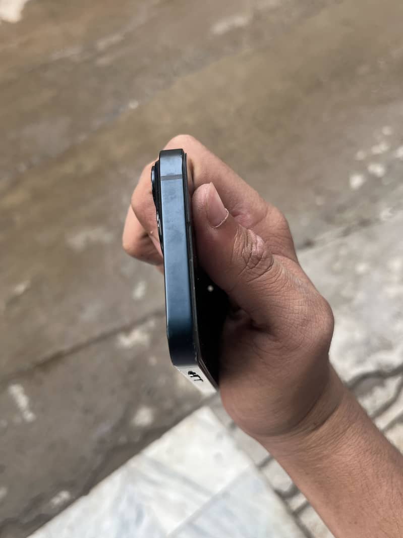 Apple iPhone 14 3