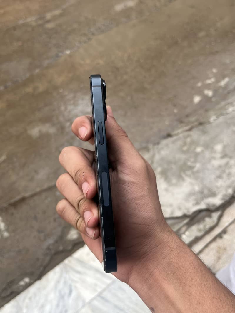 Apple iPhone 14 4