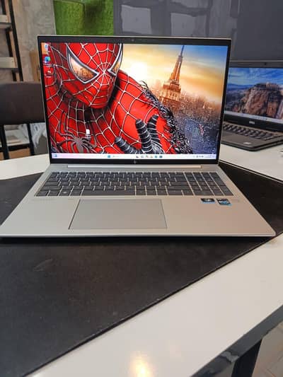 HP Elitebook 860 G9