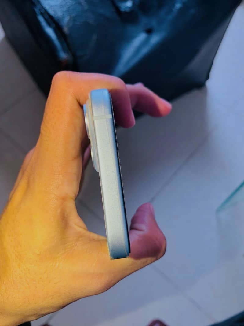 Apple iPhone 15 4