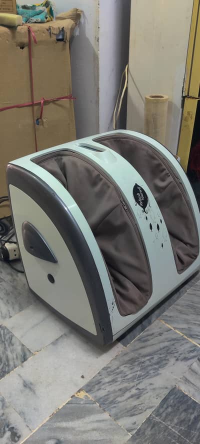 foot and Thai massager