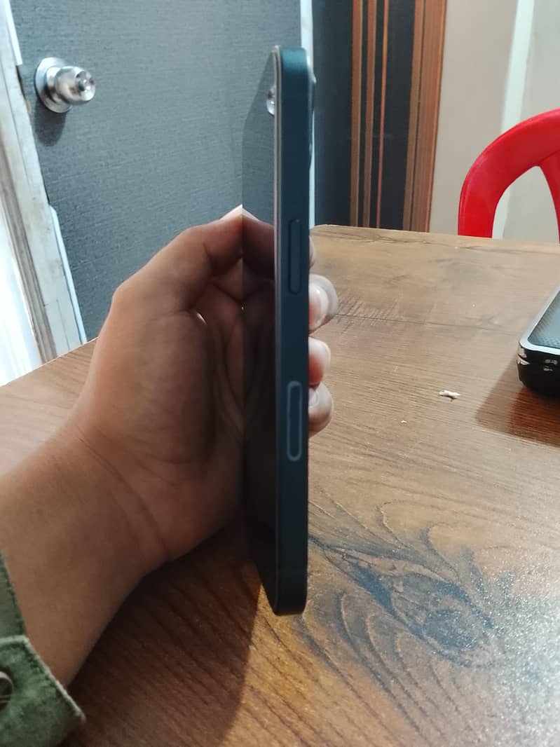 Apple iPhone 13 2
