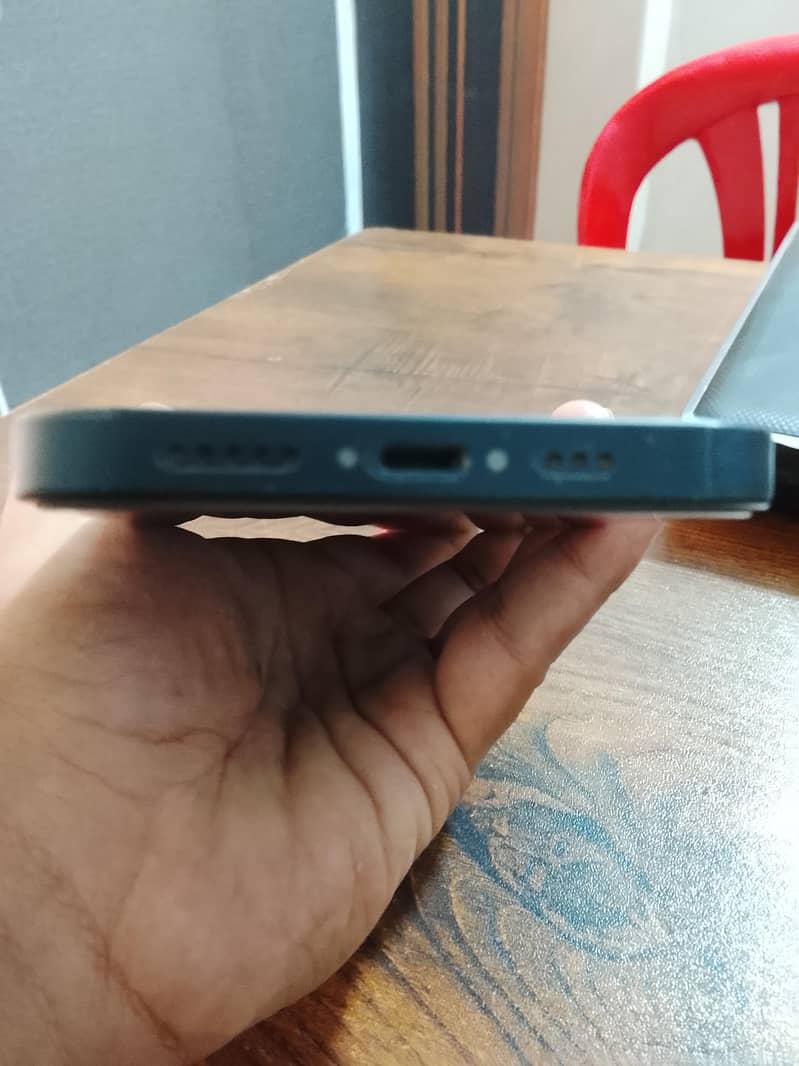 Apple iPhone 13 3