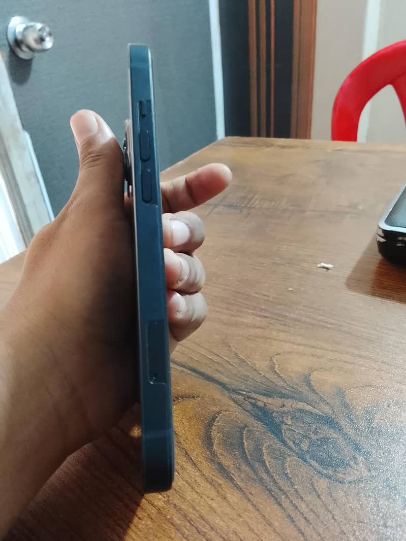 Apple iPhone 13 4