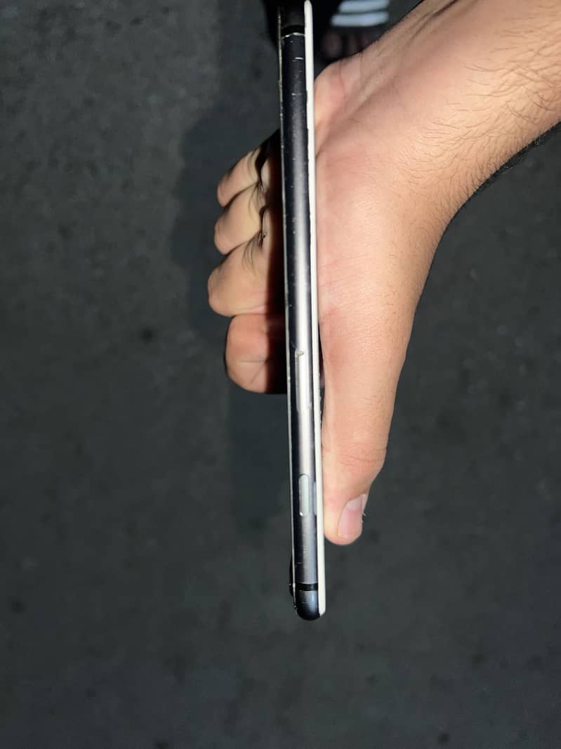 Apple iPhone 8 Plus 1
