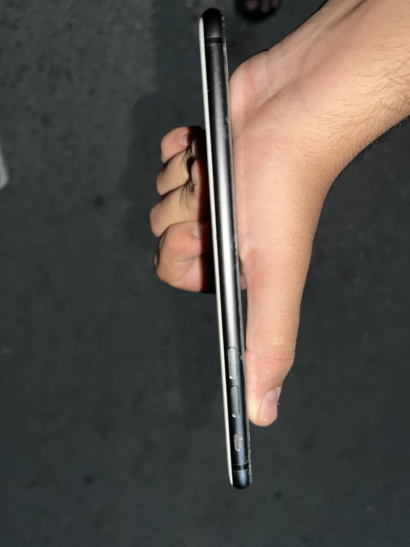 Apple iPhone 8 Plus 3
