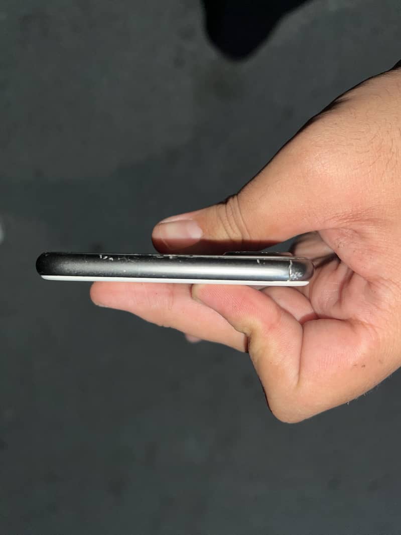 Apple iPhone 8 Plus 4
