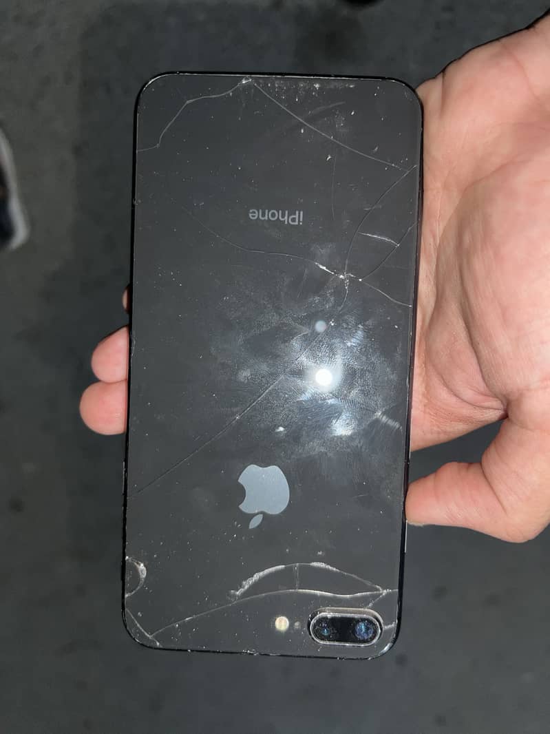 Apple iPhone 8 Plus 5