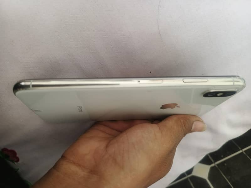 Apple iPhone XS Max 1