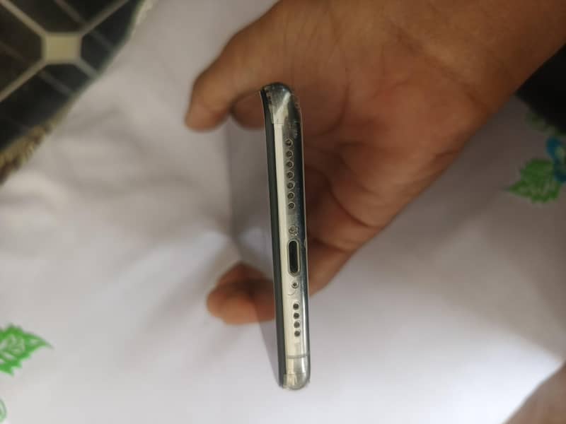 Apple iPhone XS Max 3