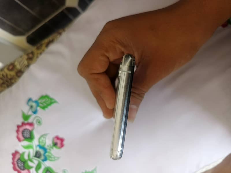 Apple iPhone XS Max 5