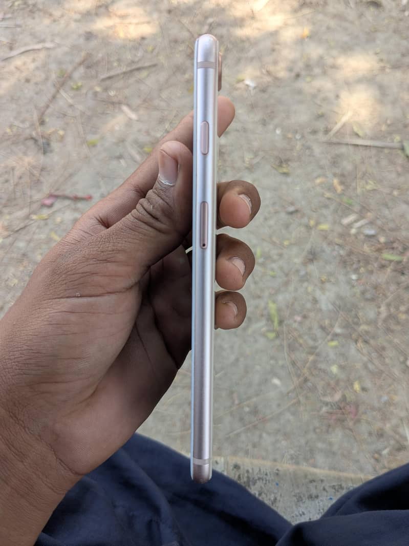 Apple iPhone 8 Plus 3