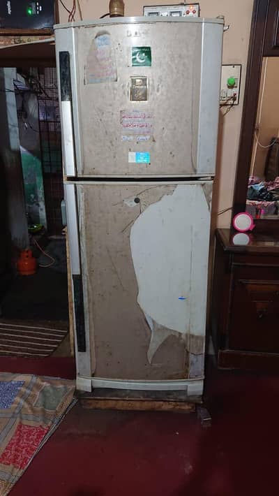 waves medium size fridge. compressor is full ok . body zang se damage