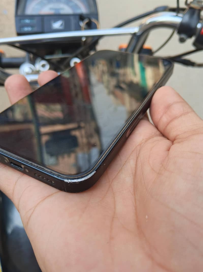 Apple iPhone 14 4