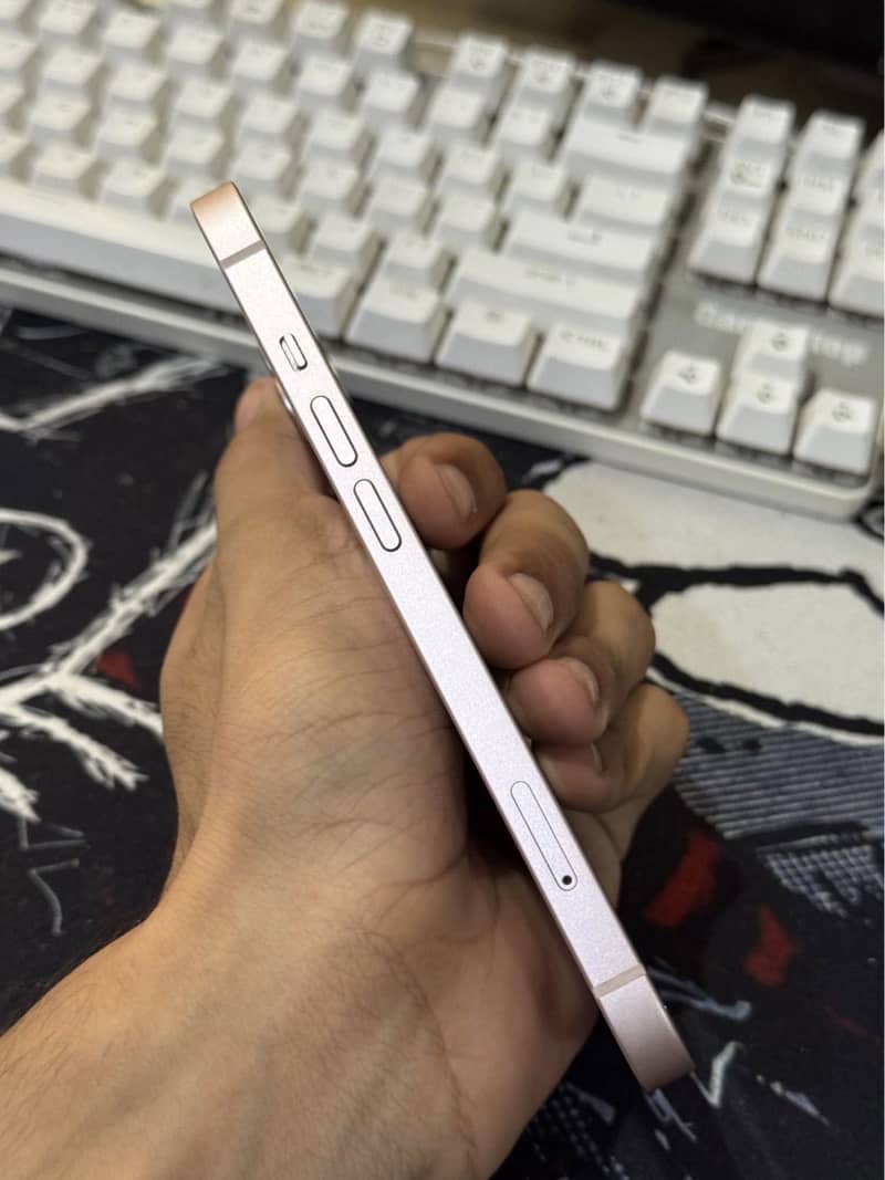 Apple iPhone 13 1