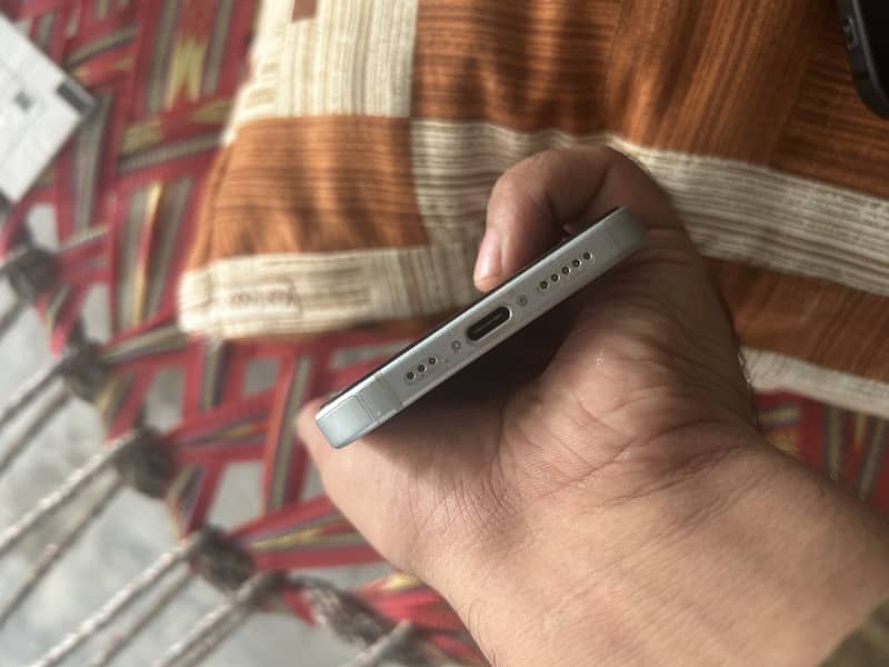 Apple iPhone 15 5