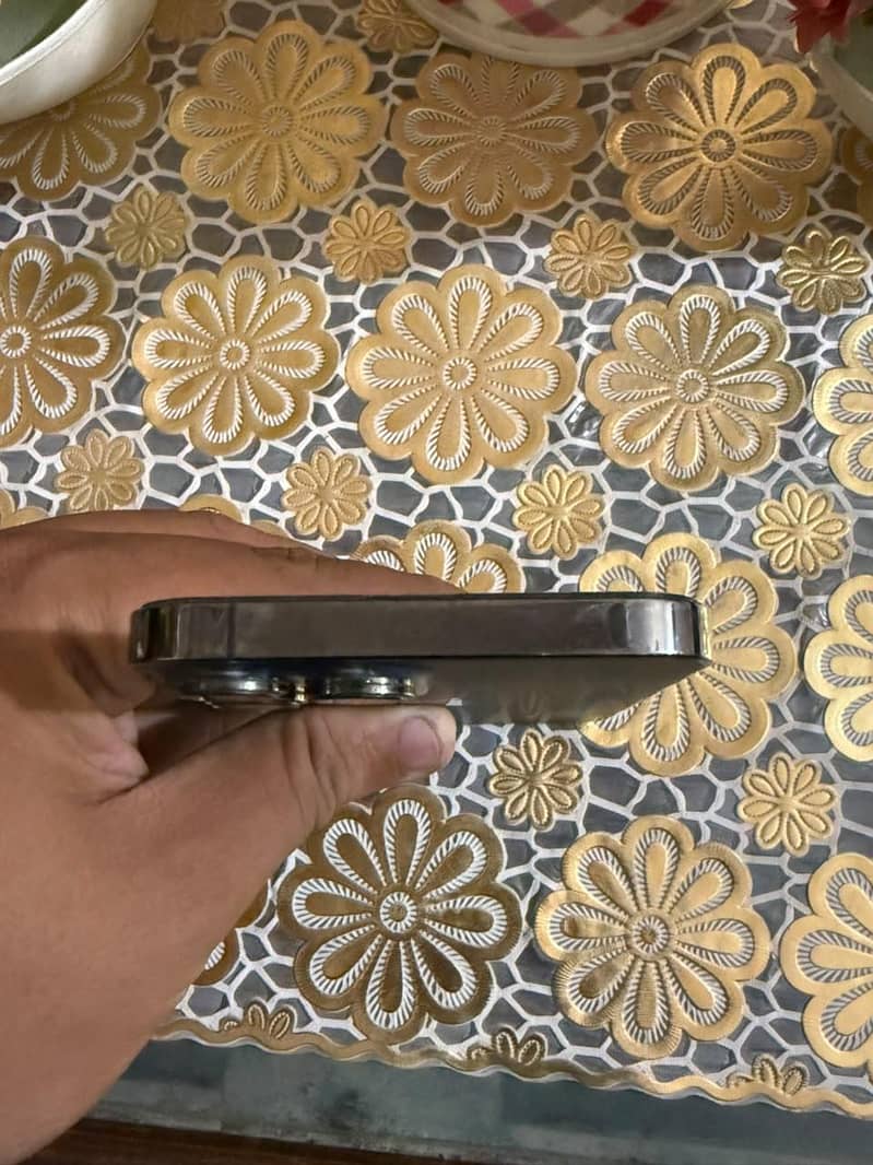 Apple iPhone 13 Pro Max 4