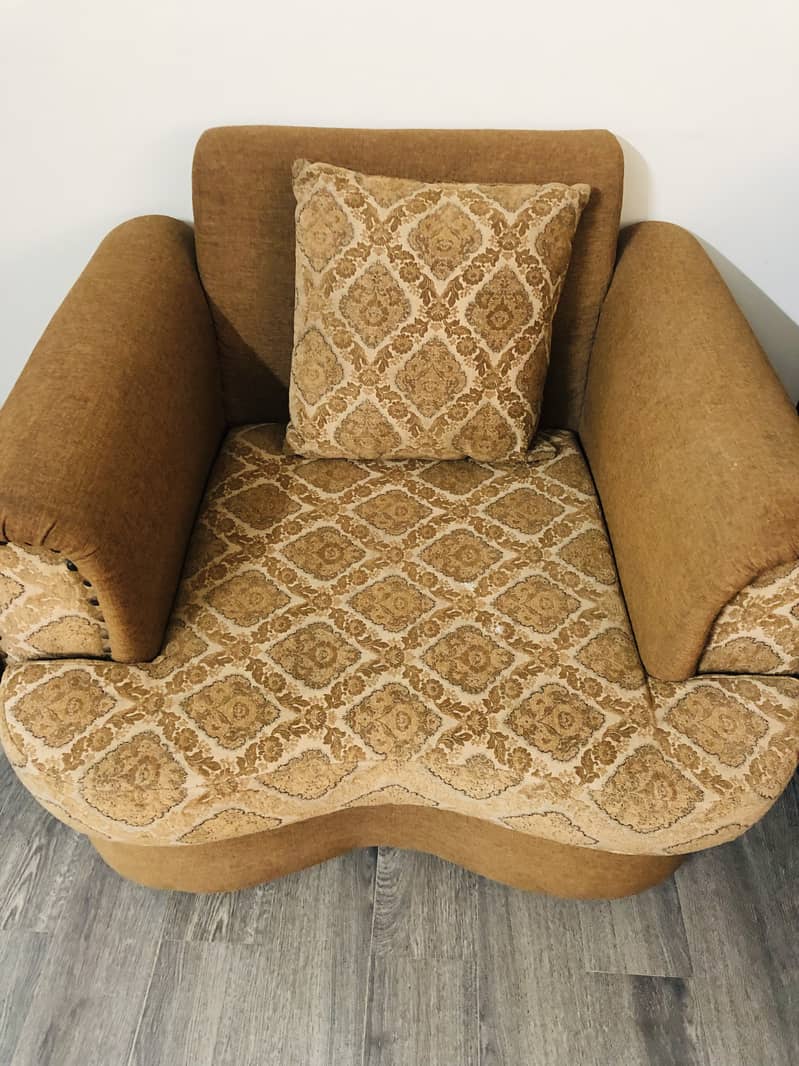 5 Seater Sofa set & Center Table 0