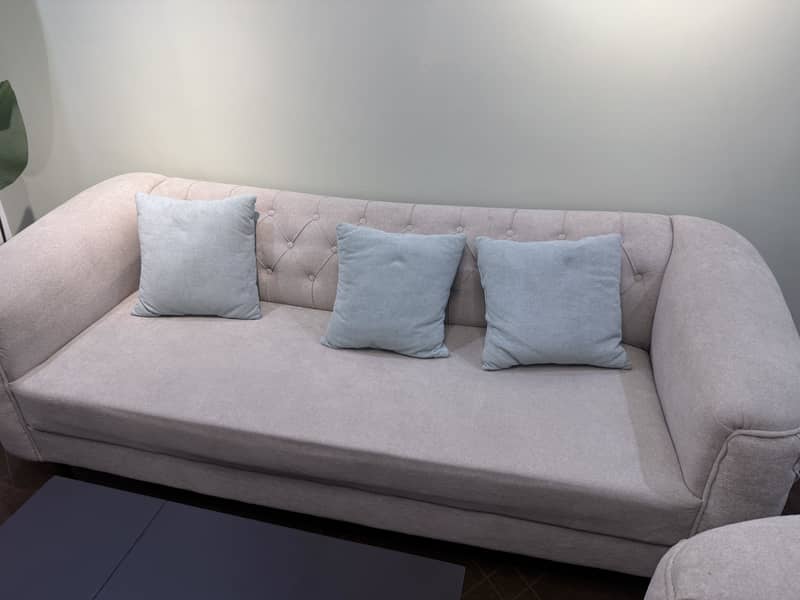 Office Sofas and table 10 seater. 4