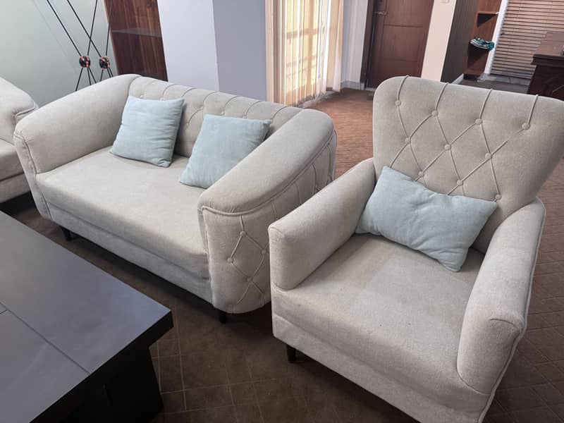Office Sofas and table 10 seater. 6