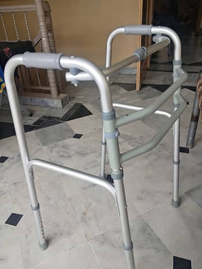 Medical walker adjustable