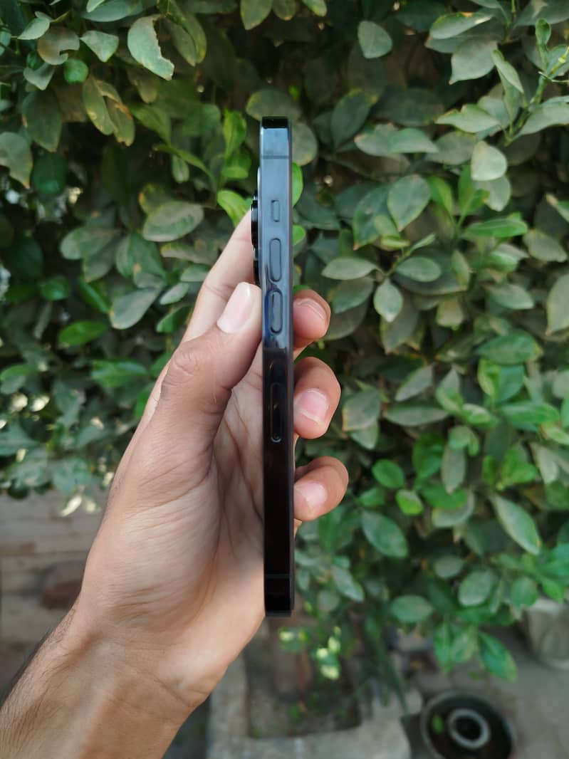 Apple iPhone 14 Pro 2